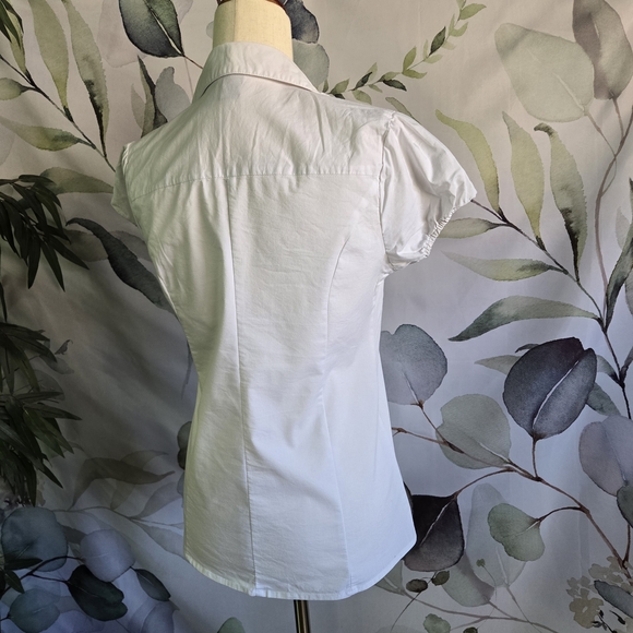 Elegant White Button-Down Women's Shirt - Picture 4 of 8
